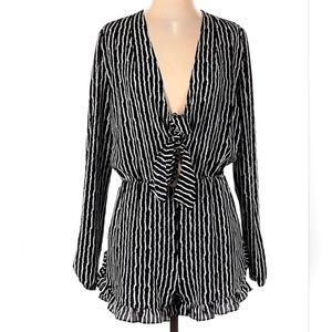 Papaya | Long Sleeve Romper Black & White Striped Ruffle Shorts Size Large